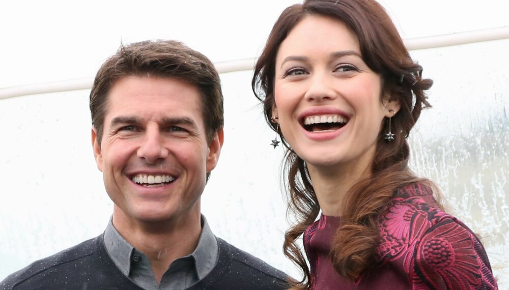 LYKKELIG: Kilder hevder at Tom Cruise ikke har sett så lykkelig ut på lenge. Kanskje er det Olga Kurylenko som gir ham en ekstra grunn til å smile.