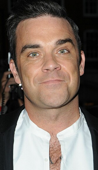 MISFORNØYD: Robbie Williams var først lite imponert over kysset fra Lene Alexandra. (Foto: Stella Pictures)