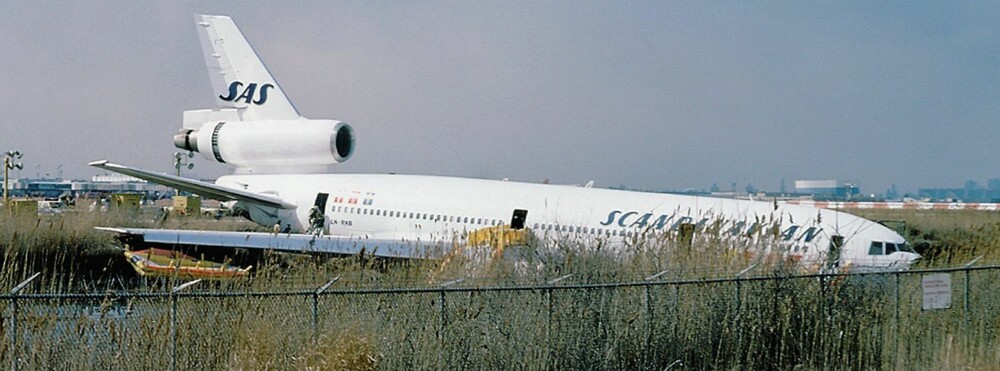 SAS har fått våte passasjerer ved flere anledninger. Sist var da «Haakon viking», en DC-10 på vei fra Gardermoen, skled av rullebanen og havnet i vannet under landing på JFK-flyplassen i New York i 1984.