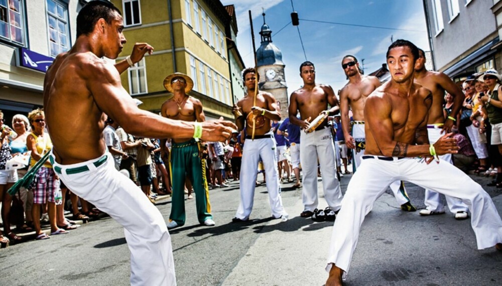 Den afrobrasilianske kampdansen, Capoeira, ble utviklet av afrikanske slaver i Brasil på 1600-tallet.