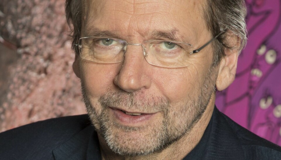 DRAMA: Ole Paus synger helt han må bæres bort. (Foto: Morten Bendiksen)