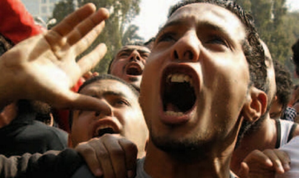 Egyptiske fotballfans er dømt til døden etter omfattende tribunebråk i fjor.