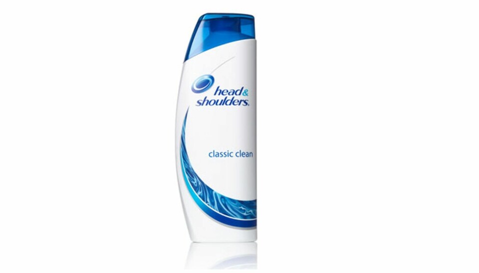 INGEN FAVORITT: Frisør Lars Eriksen Eitran gir dårlige skussmål for Head & Shoulders sin populære anti-flassjampo. Men Procter & Gamble mener Eitran rett og slett tar feil.