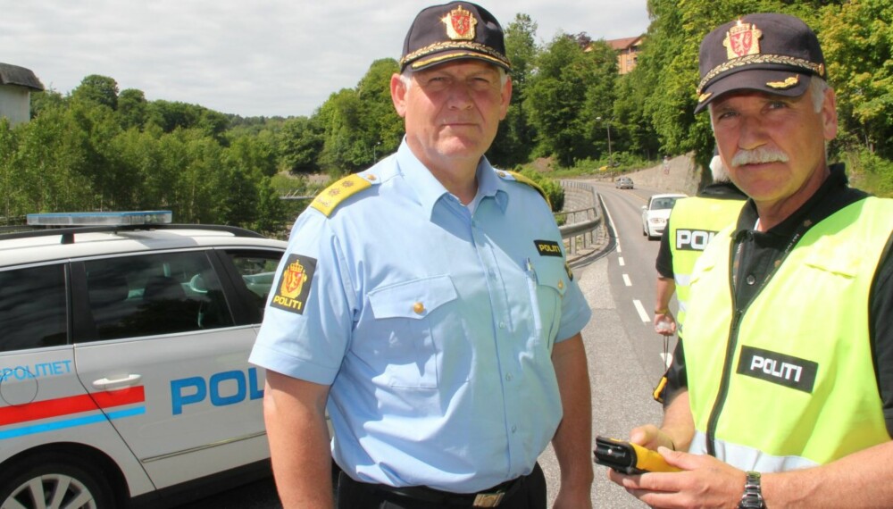 EKSTRA INNSATS: Over 70 strekninger skal overvåkes ekstra nøye av UP i sommer. - Å skape en frykt for å bli er blant de mest effektive virkemidlene vi har, sier UP-sjef Runar Karlsen (t.v) som her er ute på promillekontroll sammen med politiførstebetjent Terje Angeltveit (t.h.) FOTO: Dag Gjærum EKSTRA INNSATS: Over 70 strekninger skal overvåkes ekstra nøye av UP i sommer. - Å skape en frykt for å bli er blant de mest effektive virkemidlene vi har, sier UP-sjef Runar Karlsen (t.v) som her er ute på promillekontroll sammen med politiførstebetjent Terje Angeltveit (t.h.) FOTO: Dag Gjærum