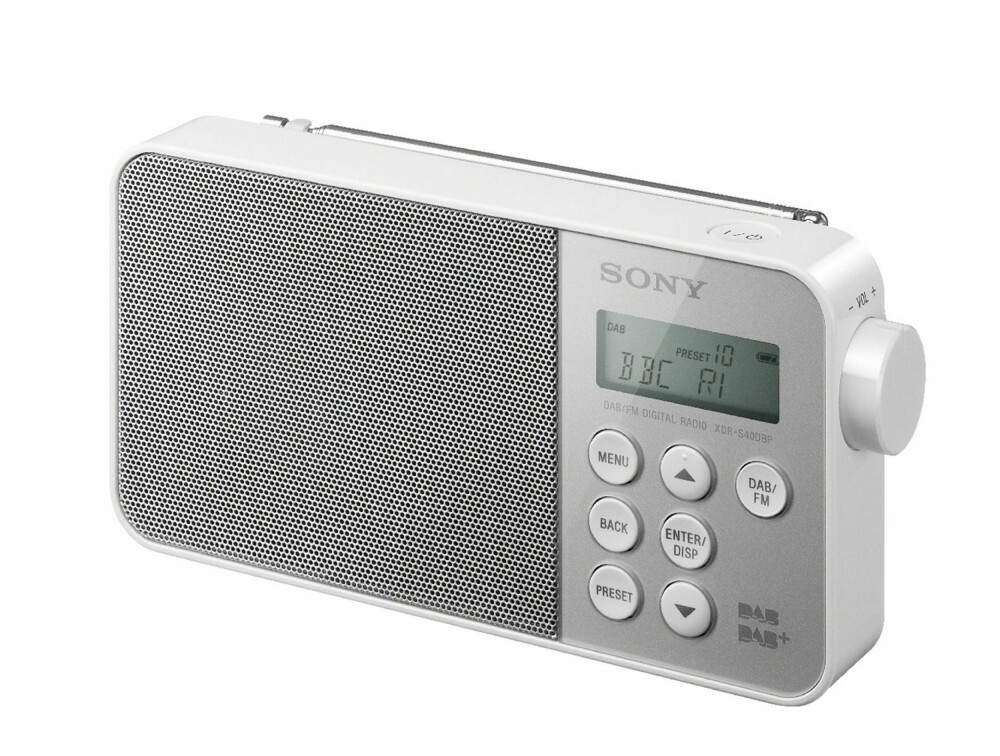 TRE FARGER: Sony XDR-S40DBP fås i tre farger: hvit, rød og sort. TRE FARGER: Sony XDR-S40DBP fås i tre farger: hvit, rød og sort.