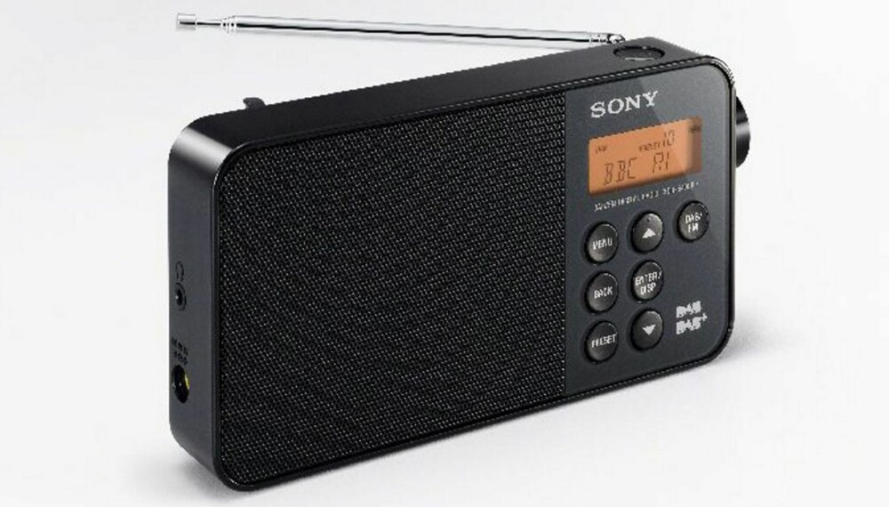 KOMPAKT: Sony XDR-S40DBP har fått et kompakt og litt minimalistisk design. Radioen støtter både DAB og FM.