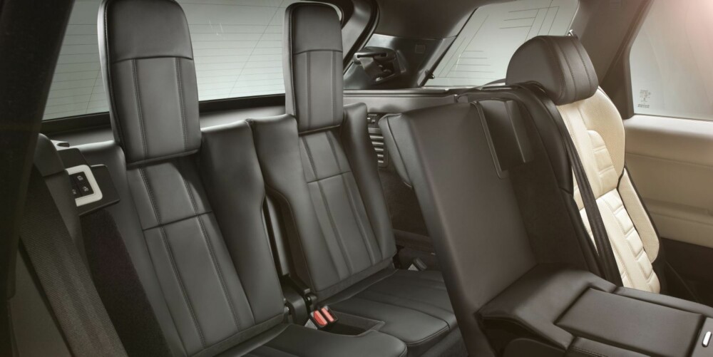 LUKSUS: Range Rover Sport kan fås med inntil sju seter. Listen over tilgjengelig luksusutstyr er svært lang. FOTO: Land Rover