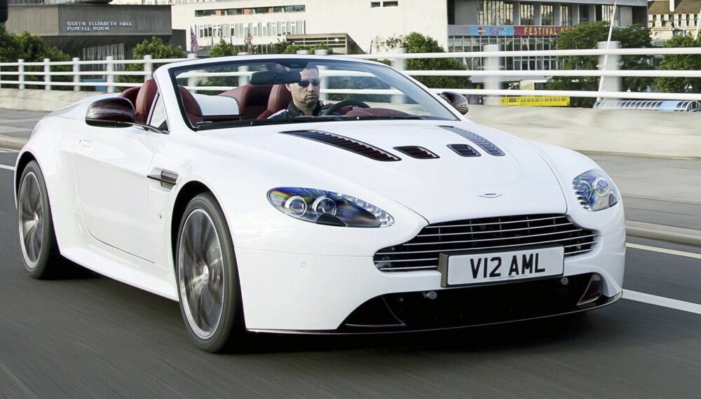 MEKTIG: En majestetisk bil, klangfull og mektig, og med himmelsk akselerasjon. FOTO: Aston Martin