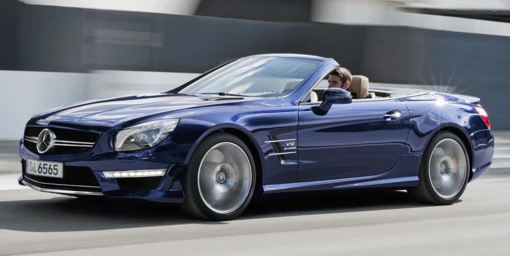 KAPASITET: 630 hk og 1000 Nm fra en 6,0-liters V12-motor med to turboer. Så vel toppfart som maksimalt dreiemoment er strupt. Det er faktisk rom for mer. FOTO: Daimler AG KAPASITET: 630 hk og 1000 Nm fra en 6,0-liters V12-motor med to turboer. Så vel toppfart som maksimalt dreiemoment er strupt. Det er faktisk rom for mer. FOTO: Daimler AG
