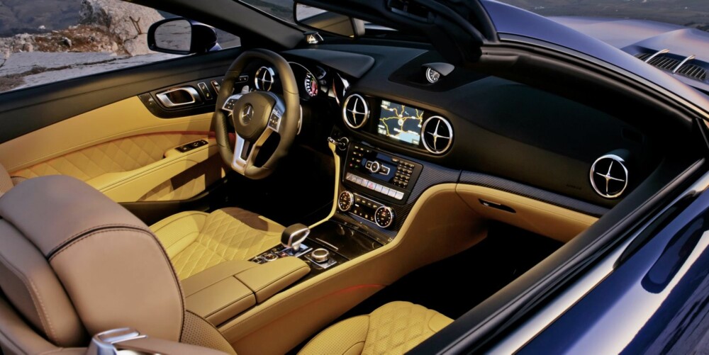 LUKSUS: SL 65 AMG er noe for seg selv. Her skal sportslighet pares med det som finnes av luksus. FOTO: Daimler AG