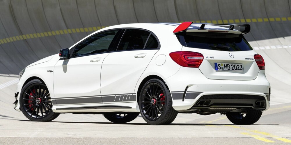 GODT HJERTE: Toliteren i bilene pumper ut krefter. AMG har endret på omtrent alt for å skape 360 hk og 450 Nm. FOTO: Daimler AG GODT HJERTE: Toliteren i bilene pumper ut krefter. AMG har endret på omtrent alt for å skape 360 hk og 450 Nm. FOTO: Daimler AG