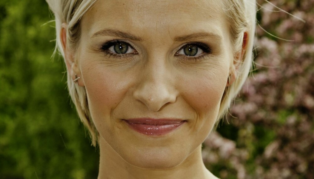 RØRT OG GLAD: Anne Rimmen har opplevd mange sterke øyeblikk under sine år i NRK. (Foto: Morten Bendiksen)
