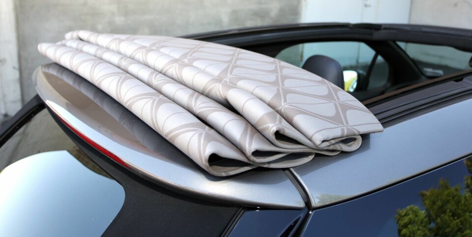 FOLDER: Taket legger seg i folder bakerst når du åpner opp. FOTO: Petter Handeland