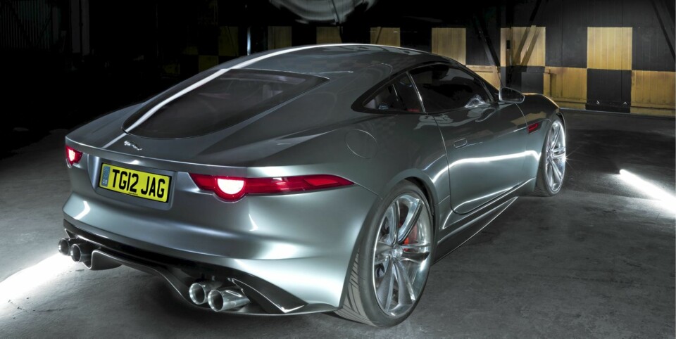 TILBAKEBLIKK: Ian Callum vil ikke si det selv, men vi kan se flere detaljer som minner om den legendariske E-Type.