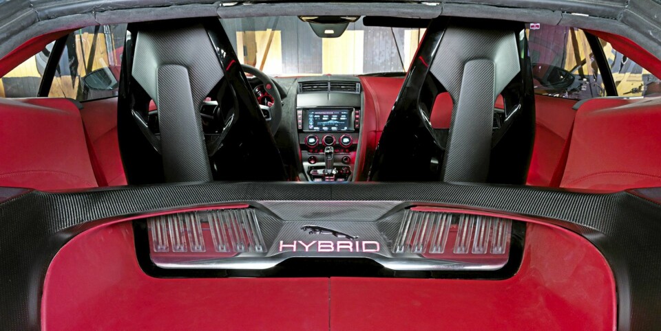 KARBONSETER: Heller ikke de karbonavstivede setene vil følge med over til bilen du kan kjøpe.