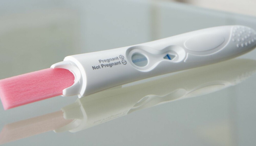 STORT UTVALG: Du får graviditetstester i mange varianter. En test kan slå ut fra tre dager før mensen er å forvente.