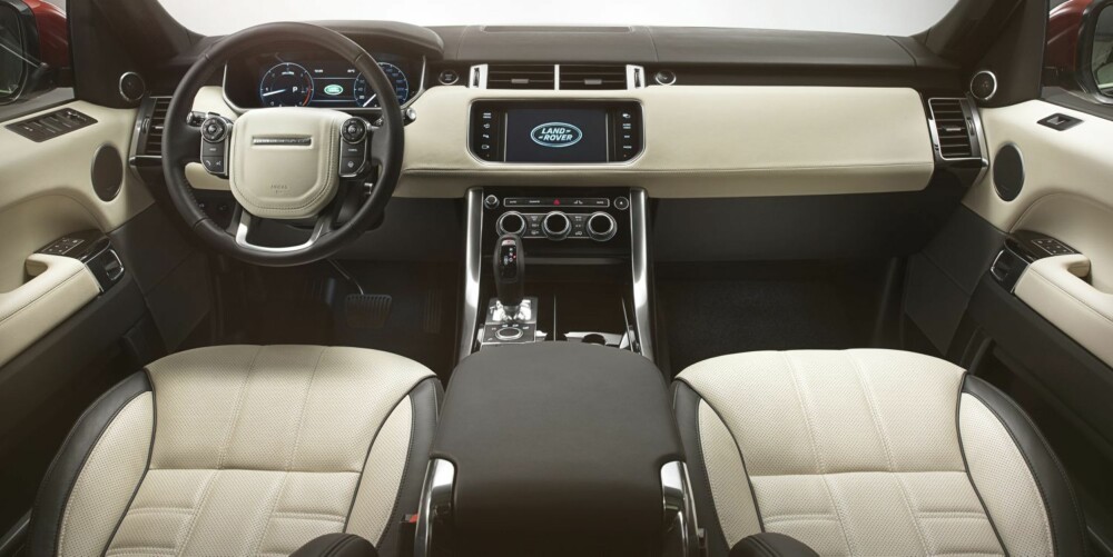 BRATTERE: Interiøret ligner på det i Range Rover, men Sport har en brattere frontrute. FOTO: John Wycherley BRATTERE: Interiøret ligner på det i Range Rover, men Sport har en brattere frontrute. FOTO: John Wycherley