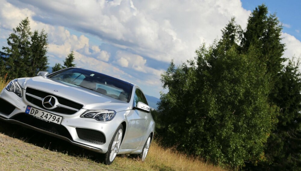 VELKLEDD: Mercedes-Benz E 200 Coupé får lange blikk, uansett hvor den viser seg.