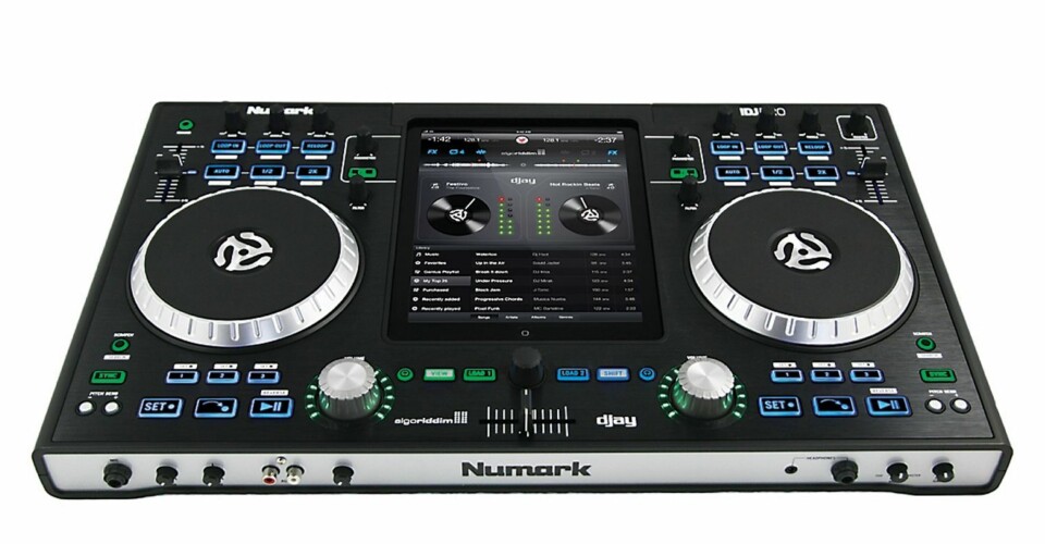 DJ: Numarks DJ-kontroller lar deg styre to iPod og mikse som en proff DJ. En litt stiv pris, men produsenten har også rimeligere alternativer.
