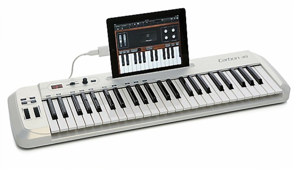 TONETASTER: Samson Carbon 49 er et MIDI-keyboard med 49 tangenter.