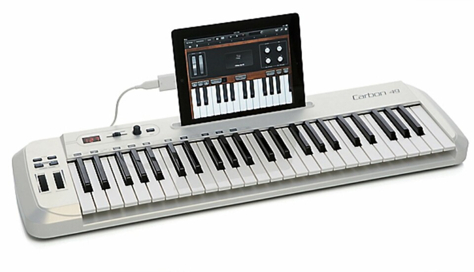 TONETASTER: Samson Carbon 49 er et MIDI-keyboard med 49 tangenter.