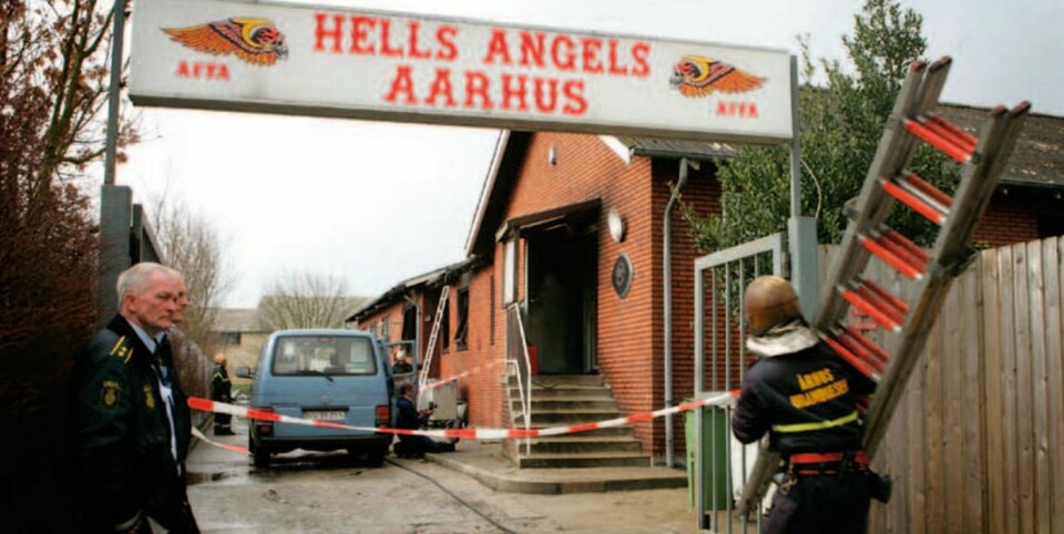 Dette er Aarhusenglenes klubbhus i Risskov. MC-interessen her er ikke hysterisk stor. Det koker ned til å tjene penger på kriminalitet. Bildet er tatt 7. april 2007, i anledning en brann ¿ trolig påsatt av et ekskludert medlem, hvilket ikke understøtter mottoet AFFA ¿ Angel Forever, Forever Angel.