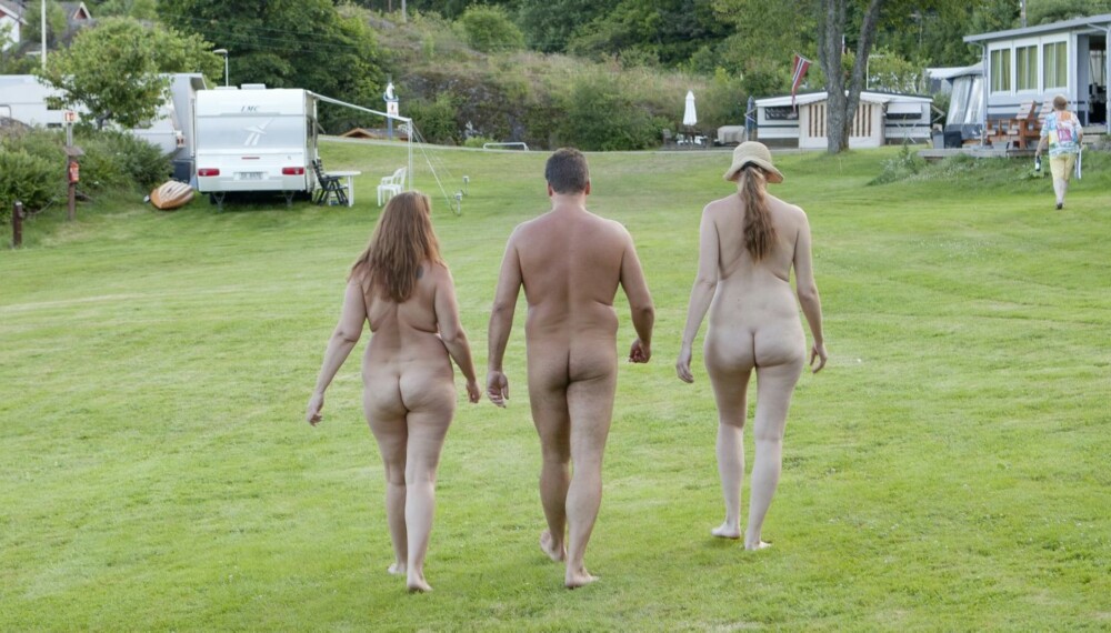 NATURISTSENTERET: Naturistene på Jeløya har jubileum. Kamille dro dit for å finne den nakne sannhet om naturistene. NATURISTSENTERET: Naturistene på Jeløya har jubileum. Kamille dro dit for å finne den nakne sannhet om naturistene.