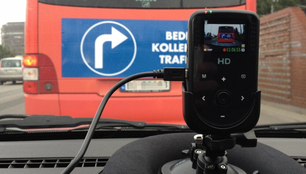 DASH: Dashboardkamera er offisielt definert av datatilsynet som er kamera som installeres foran i biler eller lastebiler og som filmer ut frontruta. AEE MagiCam HD 50S er siste nytt på den fronten. FOTO: Terje Haugen DASH: Dashboardkamera er offisielt definert av datatilsynet som er kamera som installeres foran i biler eller lastebiler og som filmer ut frontruta. AEE MagiCam HD 50S er siste nytt på den fronten. FOTO: Terje Haugen