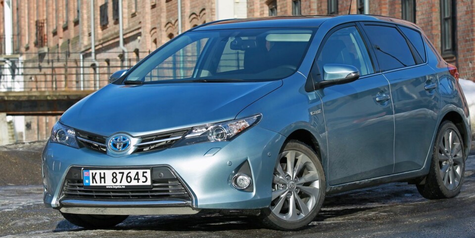 OMDISKUTERT: At nye Auris ser mer moderne og sporty ut er de fleste enige om. Enkelte kommenterer det store panelet mellom fremre hjulbue og a-stolpen, men ellers uteblir både kritikk og de store lovordene om Auris' design.