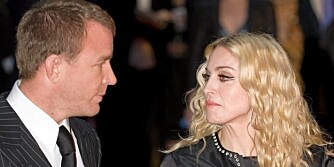 BITTER STRID: Det kommer stadig fram nytt grums i kjølvannet av skilsmissen mellom Guy Ritchie og Madonna.