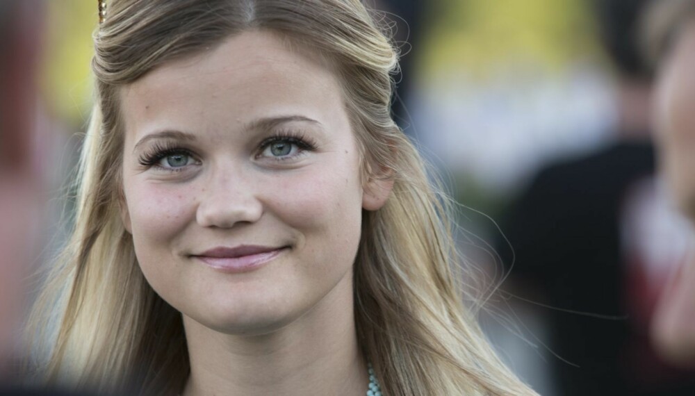 KAN SMILE IGJEN: Den tidligere «Idol»-stjernen Sandra Lyng Haugen virket svært fornøyd da hun var med på «Allsang på grensen» nylig.