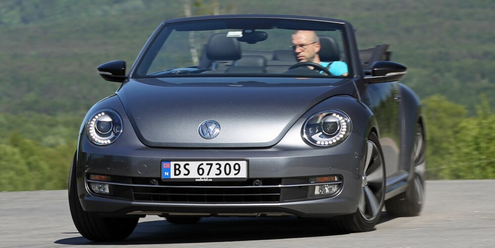 MORSOM EFFEKT: VW har tunet eksosanlegget med en passe dose godbrumming, særlig ved girskift får du et hyggelig lite «boff» fra hekken. FOTO: Petter Handeland MORSOM EFFEKT: VW har tunet eksosanlegget med en passe dose godbrumming, særlig ved girskift får du et hyggelig lite «boff» fra hekken. FOTO: Petter Handeland