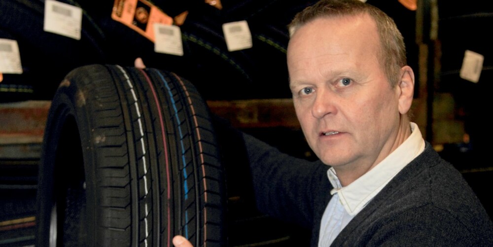 DEKKEKSPERT: - Om et dekk stopper på 30 eller 37 meter før et gangfelt er faktisk veldig viktig, sier Rune Korsvoll. FOTO: Egil Nordlien, HM Foto DEKKEKSPERT: - Om et dekk stopper på 30 eller 37 meter før et gangfelt er faktisk veldig viktig, sier Rune Korsvoll. FOTO: Egil Nordlien, HM Foto