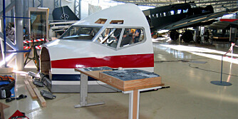 UTSTILT: Her er simulatoren utstilt i en hangar på Gardermoen. Den skaper stor interesse hvor hen den er.