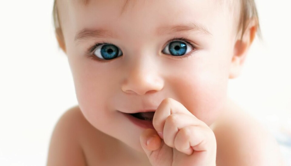 Han lager lyder, men snakker liksom med munnen igjen. Foto: Colourbox.no