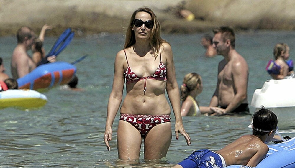 BIKINI: Jerry Hall (54) bruker fortsatt bikini på ferie.