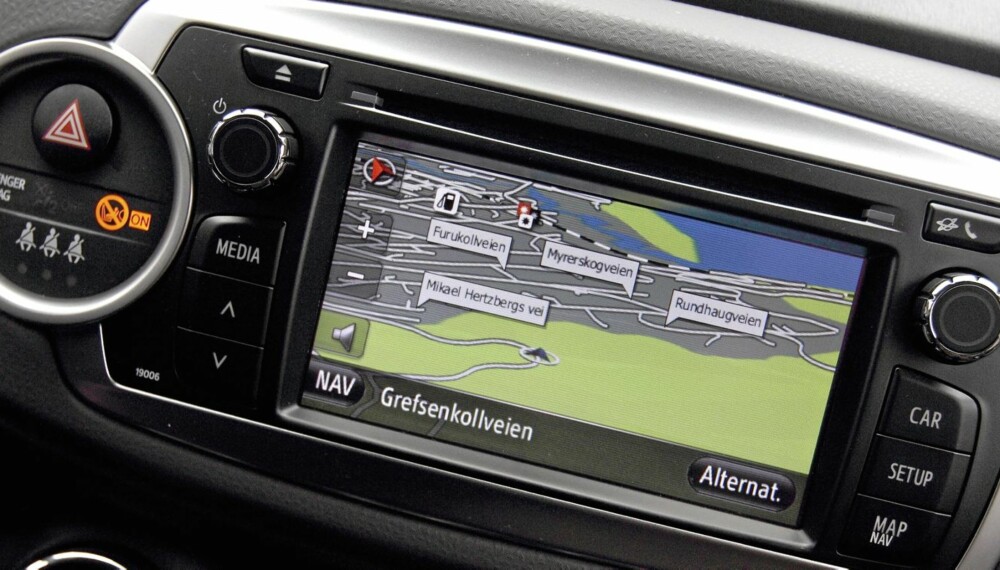 NAVIGASJON: Prisforskjellen på navigasjonsustyr varierer voldsomt. Toyota har det for eksempel som standardutstyr i Avensis, men hvis du vil kjøpe det som ekstrautstyr i en Mitsubishi ASX må du punge ut mer enn 25 000 kroner. NAVIGASJON: Prisforskjellen på navigasjonsustyr varierer voldsomt. Toyota har det for eksempel som standardutstyr i Avensis, men hvis du vil kjøpe det som ekstrautstyr i en Mitsubishi ASX må du punge ut mer enn 25 000 kroner.