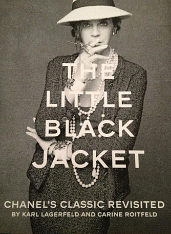 BOKA: Carine Roitfeld poserer selv i The Little Black Jacket, og styler modeller, musikere, designere og skuespillere med den ikoniske jakka.