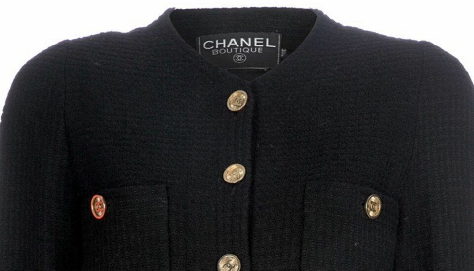 CHANEL-JAKKA: Jakka over alle jakker? Heldigvis trenger ikke Chanel-jakka være fra Chanel. Denne er riktignok ekte Chanel. Vi fant den som et vintage-kupp på Farfetch.com til 'bare' 1725 dollar, ca 10 500 kr.