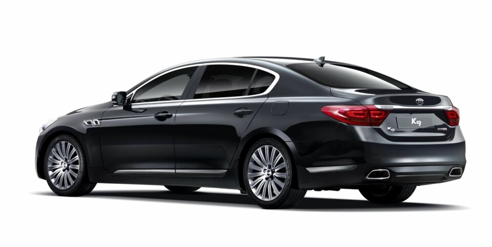 BMW-AKTIG: Bakfra har bilen klare likhetstrekk med dagens BMW 7-serie.