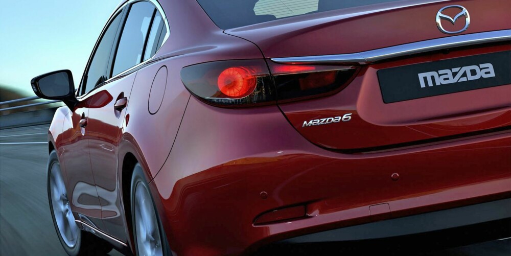 SEDAN: Sedan-versjonen av Mazda 6 lanseres først, men stasjonsvognen kommer like etterpå. Foto: Mazda