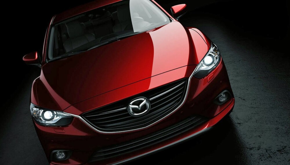 KOMMER SNART: Om en drøy måned kan du se alt av nye Mazda 6 - men her er en smakebit. Foto: Mazda KOMMER SNART: Om en drøy måned kan du se alt av nye Mazda 6 - men her er en smakebit. Foto: Mazda