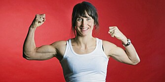OL-FAVORITT: Marit Bjørgen viste muskler før OL i Vancouver i fjor.