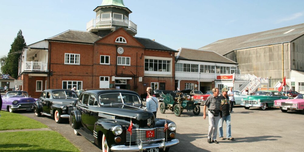 ENGLAND: Brooklands Museum. Like ved ligger Mercedes-Benz World. Foto: Newspress
