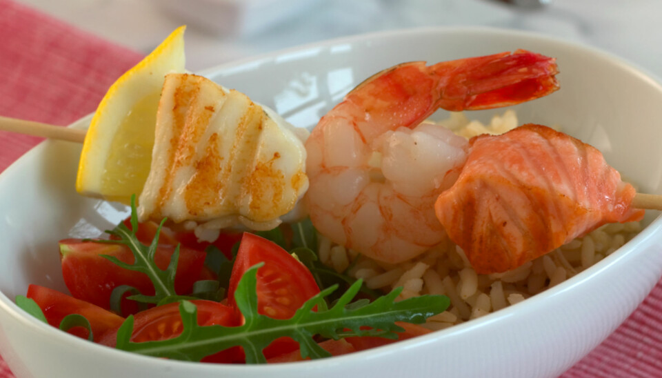 FISKESPYD: Deilige fiskespyd med scampi smaker godt på grillen.