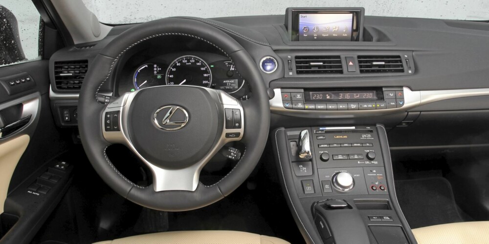 LUKSUS: Hybridmodellen Lexus CT200h bringer storbilluksus inn i kompaktklassen.