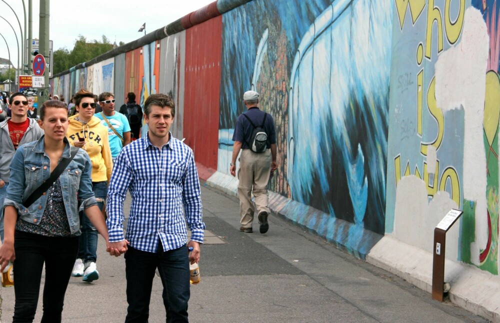TURISTMAGNET: Den en gang 45,9 kilometer lange Berlinmuren er verdt et besøk!