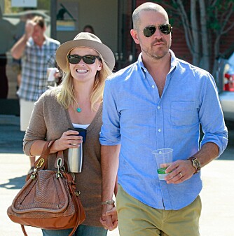 BLIR FORELDRE: Reese Witherspoon og hennes nye ektemann, Jim Toth, skal bli foreldre.