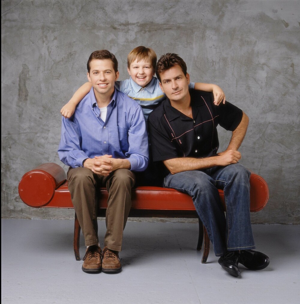 GOOD OLD DAYS: Alan(Jon Cryer), Charlie (Charlie Sheen) og Jake (Angus T. Jones) fra serien innledene sesong.