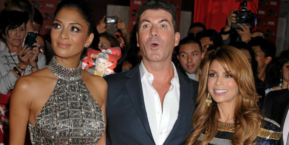 DAMENES MANN: Simon Cowell liker å omgi seg med vakre kvinner. Her med Nicole Scherzinger og Paula Abdul.